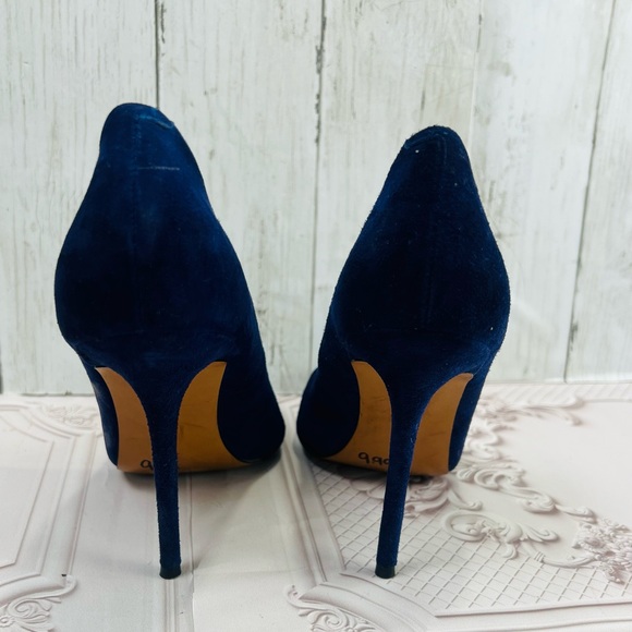 H BY HALSTON WOMEN'S BLUE SUEDE CAP TOE STILETTO PUMPS SIZE 7.5 M - Picture 3 of 7